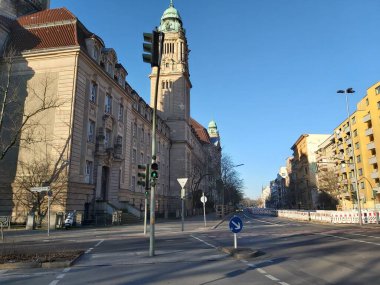 09.03.2022 Berlin: Berlin 'de tipik bir gün: evler, sokaklar, ulaşım