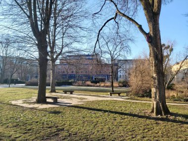 09.03.2022 Berlin: Berlin 'de tipik bir gün: evler, sokaklar, ulaşım