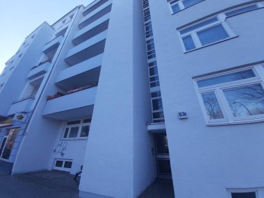 09.03.2022 Berlin: Berlin 'de tipik bir gün: evler, sokaklar, ulaşım