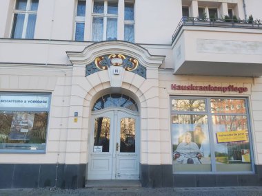 09.03.2022 Berlin: Berlin 'de tipik bir gün: evler, sokaklar, ulaşım