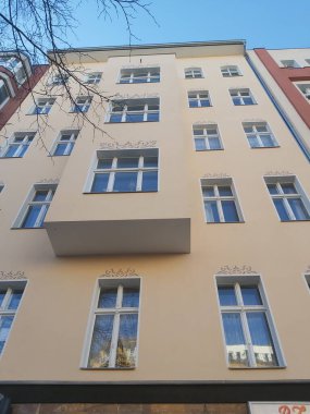 09.03.2022 Berlin: Berlin 'de tipik bir gün: evler, sokaklar, ulaşım