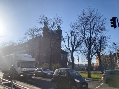 09.03.2022 Berlin: Berlin 'de tipik bir gün: evler, sokaklar, ulaşım