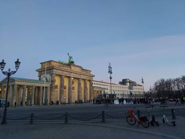 2022 Berlín Alemania Día Típico Berlín Casas Calles Transporte — Foto de Stock