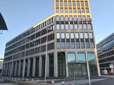 10.03.2022 Berlin: Berlin 'de tipik bir gün: evler, sokaklar, ulaşım