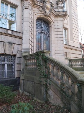 15.03.2022 Berlin: Berlin 'de tipik bir gün: evler, sokaklar, ulaşım, nesneler