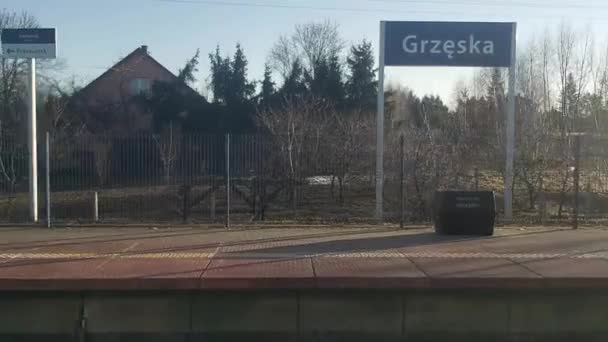 春の初めにポーランドの鉄道でポーランドを旅行する — ストック動画