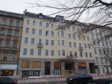 15.03.2022 Berlin: Berlin 'de tipik bir gün: evler, sokaklar, ulaşım, nesneler