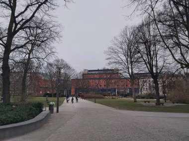 15.03.2022 Berlin: Berlin 'de tipik bir gün: evler, sokaklar, ulaşım, nesneler