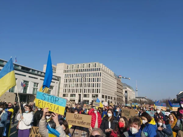 2022 Berlin Germany Ukrayna Halkını Desteklemek Için Brandenburg Kapısı Önünde — Stok fotoğraf