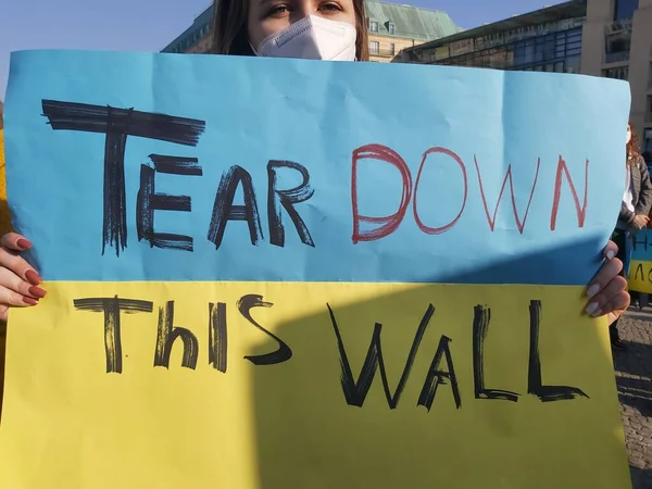 2022 Berlino Germania Persone Manifestazione Davanti Alla Porta Brandeburgo Sostegno — Foto Stock