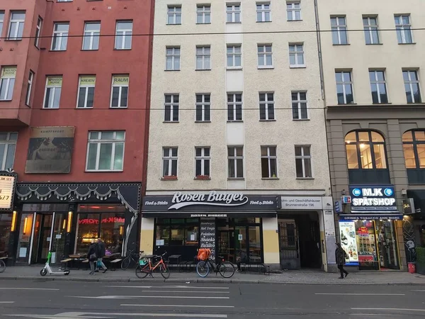 Berlin, Almanya 21 / 03 / 2022 - Berlin 'deki Sokaklar ve Binalar