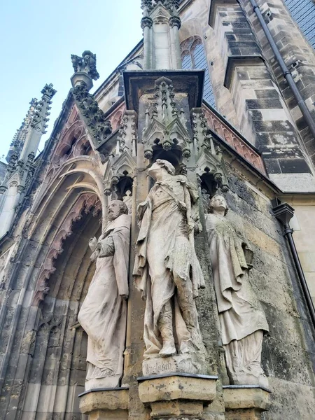 Leipzig Alemania Estatuas Santo Una Fachada Tomenkirche — Foto de Stock