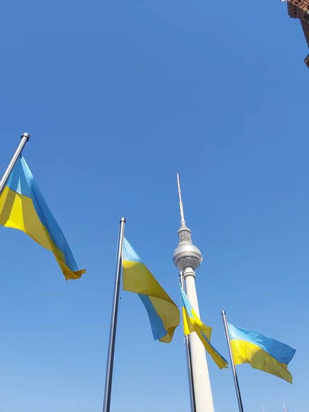 2022 Berlin Germany Ukrainian Flags Waving Front Berlin Rathaus — Stock Photo, Image