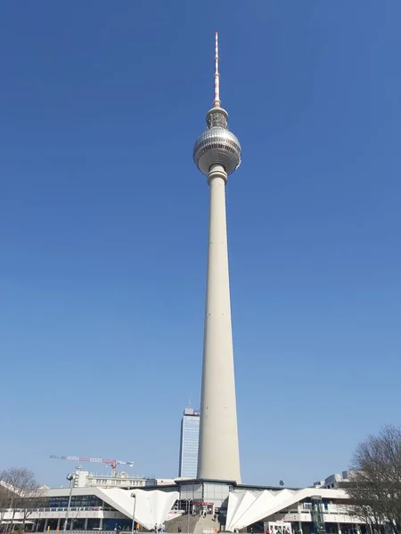 2022ベルリンドイツの有名なベルリナーテレビ塔 — ストック写真