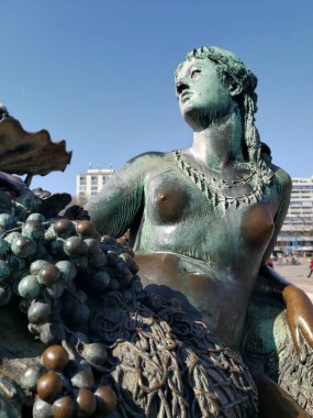 20 / 03 / 22 Berlin Almanya - Berlin 'deki Neptune Çeşmesinin elementleri