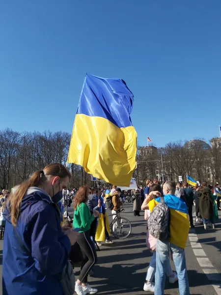 Березня 2022 Берлінська Німеччина Люди Зібралися Мітинг Щоб Показати Свою — стокове фото