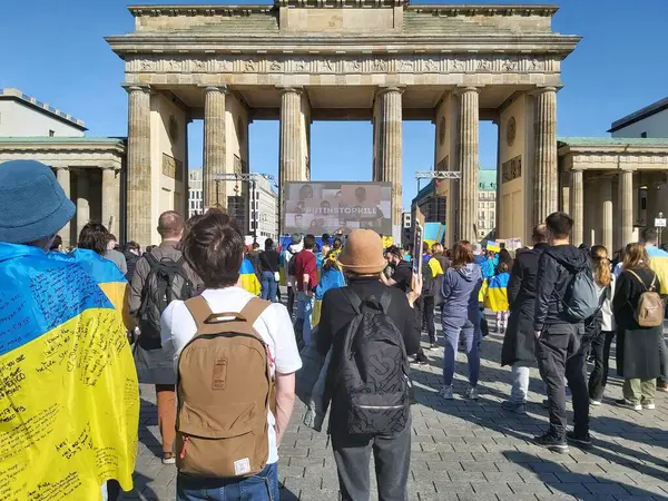 Marca 2022 Berlin Niemcy Ludzie Zebrali Się Wiecu Aby Pokazać — Zdjęcie stockowe