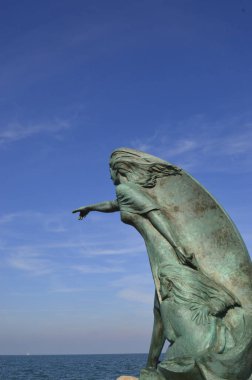 Rimini, İtalya - 6 Ekim 2017: Limanın yanındaki 