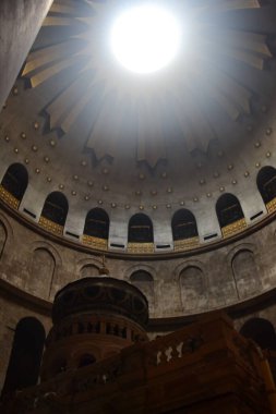 Kudüs 'teki Kutsal Mezar Kilisesi' nde İsa 'nın ve Rotunda Kubbesi' nin mezarı..