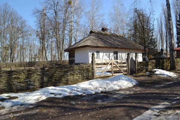 Perejaslav Ukrajina Krajina Výhledem Starobylý Hliněný Dům Doškovou Střechou Muzeum — Stock fotografie