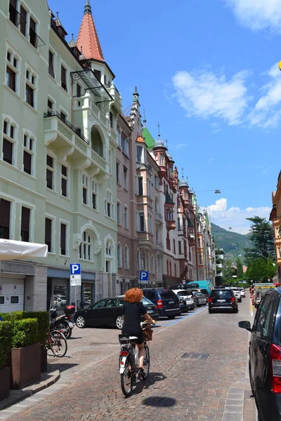 Vista Sulla Città Bolzano Con Gente Italia Europa — Foto Stock