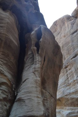 Güzel Siq Vadisi Ürdün 'deki Petra kaya şehrine gidiyor.