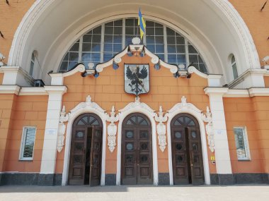 Ukrayna 'nın Chernihiv kentindeki tarihi binanın ön cephesi