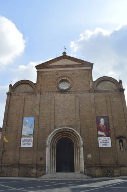 Pesaro, İtalya 'daki görkemli ortaçağ mimarisinin manzarası