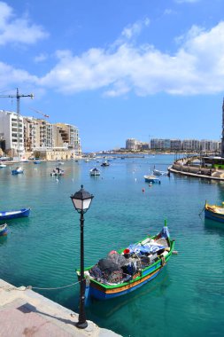 arka planda, Malta Valletta Harbour cityscape ile birçok güzel tekne