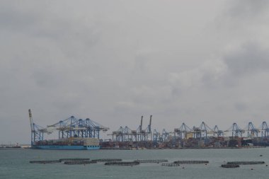 Malta limanında kargo gemileri