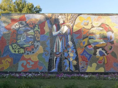 Myrhorod, Ukrayna 'daki şehir parkında mozaik grafiti.
