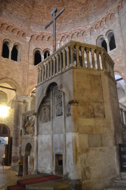 Bologna, İtalya ve Avrupa 'daki katedralin içi