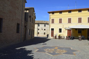Pesaro, İtalya - 6 Ekim 2017: Pesaro, İtalya sokak manzarası.