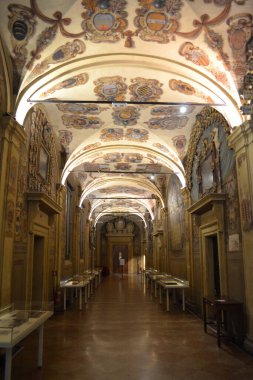 İtalya 'nın Bolonga kentindeki binanın içinde.