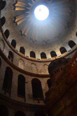 Kudüs 'teki Kutsal Mezar Kilisesi' nde İsa 'nın ve Rotunda Kubbesi' nin mezarı..