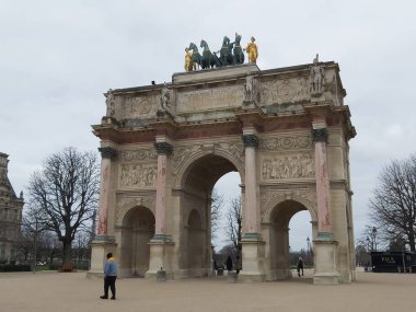 Paris, Fransa 'daki Atlıkarınca Zafer Kemeri manzarası