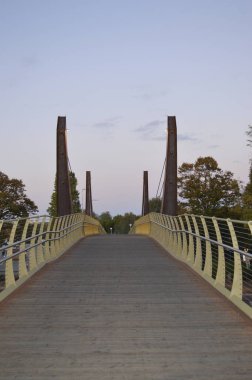 İtalya 'nın Bari şehrinde bir köprü manzarası