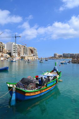 arka planda, Malta Valletta Harbour cityscape ile birçok güzel tekne