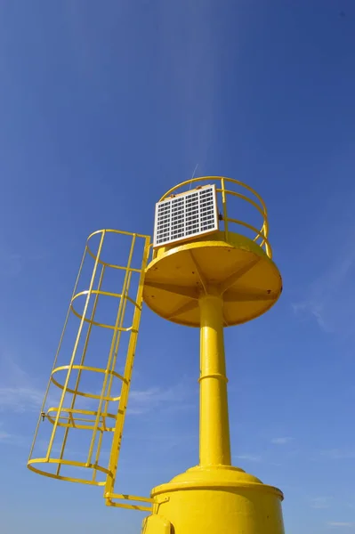 Eine Vertikale Aufnahme Der Gelben Ferrisstürme — Stockfoto