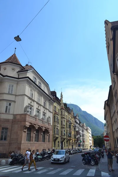 Halk Talya Avrupa Ile Bolzano Şehrinin Sokak Manzarası — Stok fotoğraf