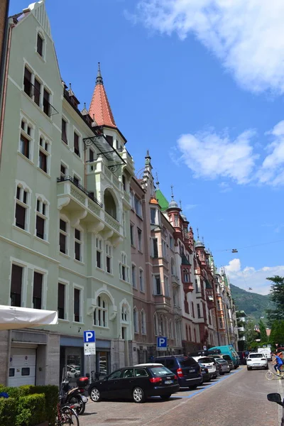 Gatuvy Över Bolzano Stad Med Människor Italien Europa — Stockfoto