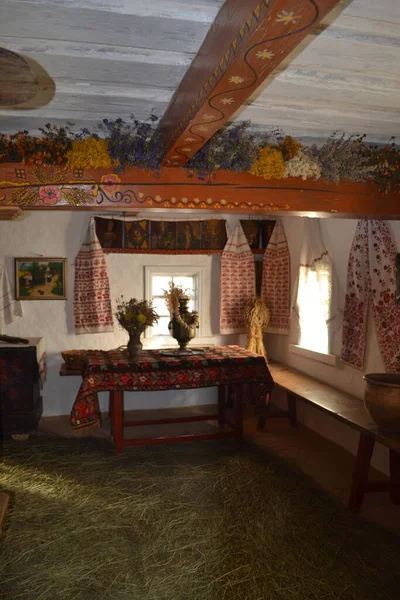 Pereyaslav-Khmelnitsky, Ukrayna: Halk mimarisi müzelerindeki eski Ukrayna kulübesinin geleneksel iç mimarisi, Pereyaslav-Khmelnitsky