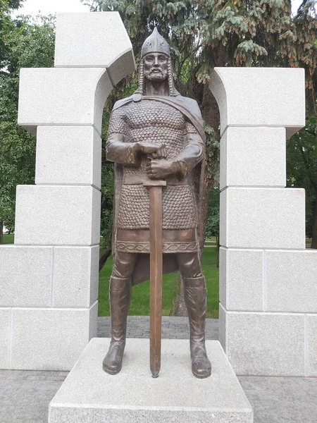 Chernihiv Val, Ukrayna 'da tarihi ve heykel kompozisyonu