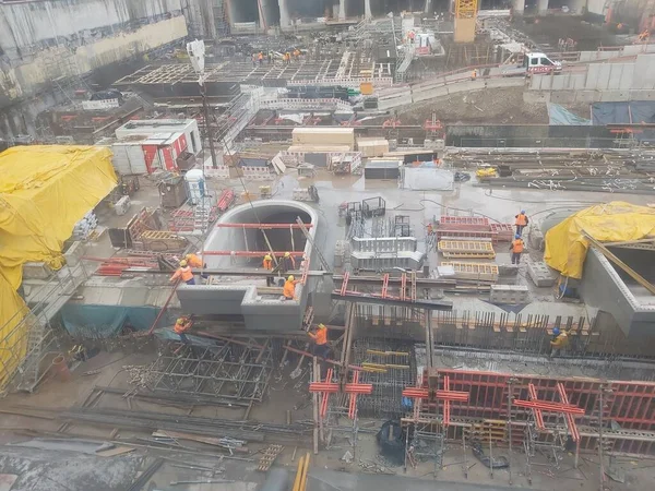 Almanya 'nın Stuttgart kentindeki inşaat alanının manzarası