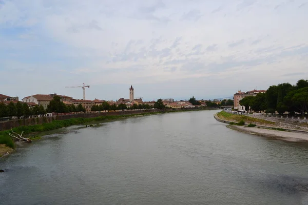 Θέα Στην Πόλη Της Βερόνα Ιταλία Και Στον Ποταμό Adigio — Φωτογραφία Αρχείου