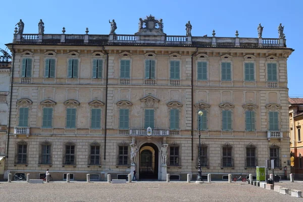 イタリアのロンバルディア州マントヴァの旧市街の歴史的建造物 — ストック写真