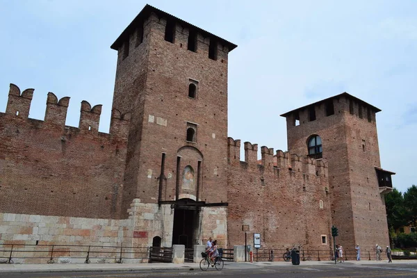 İtalya 'nın Verona şehrindeki tarihi mimarinin manzarası