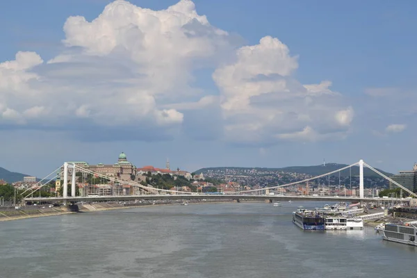 Вид Будапешт Річкою Дунай Угорщина — стокове фото