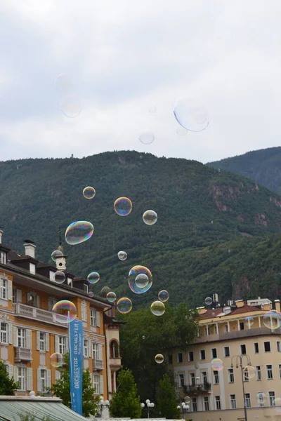 Bolzano Şehrinin Talya Nın Avrupa Nın Havasında Sabun Köpükleri — Stok fotoğraf