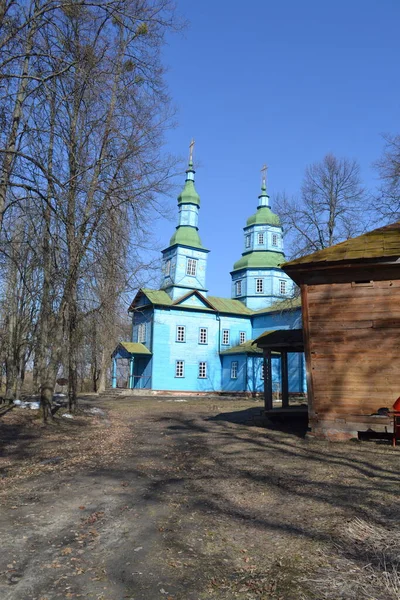 ペレヤスラフ クメルニツキーの民俗建築と中世のドニエパーの生活の野外博物館で聖ジョージの古い木製教会 ウクライナ — ストック写真